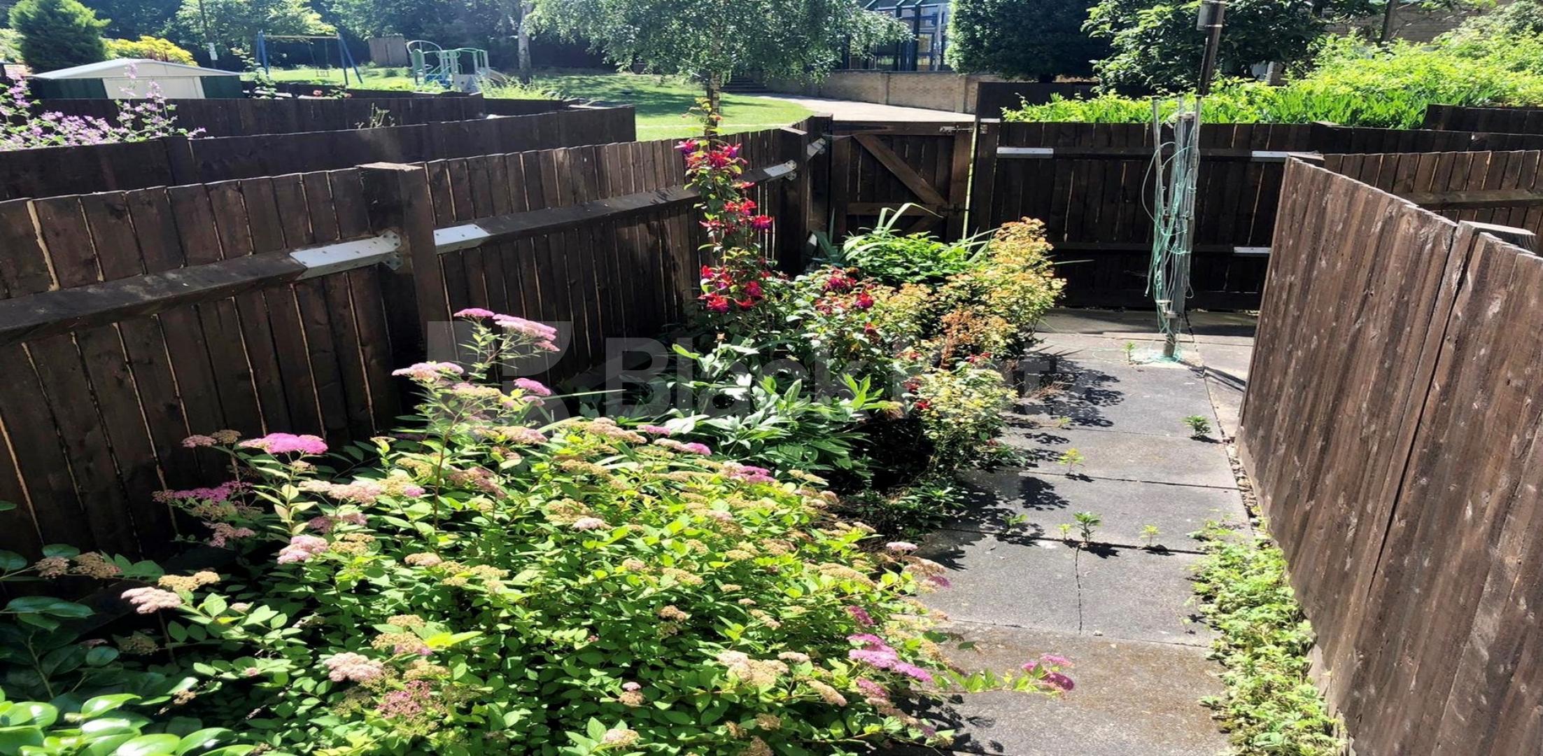 4 double bedroom flat set over two floors with access to a patio garden Dalmeny Avenue, Tufnell park 